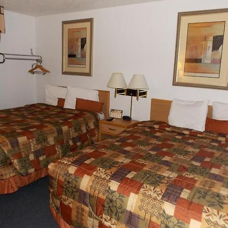 Norwood Inn And Suites - Minneapolis-St Paul רוזוויל מראה חיצוני תמונה