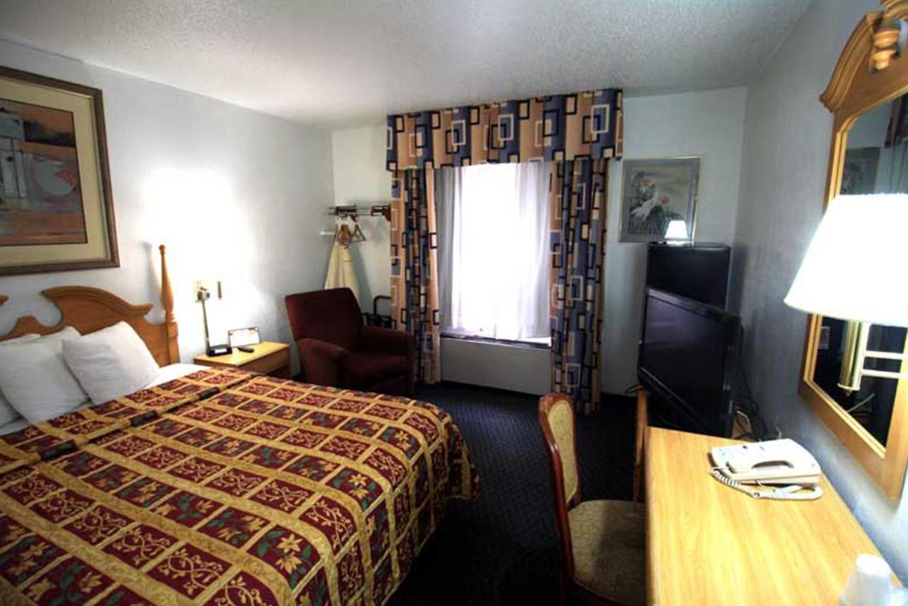 Norwood Inn And Suites - Minneapolis-St Paul רוזוויל מראה חיצוני תמונה