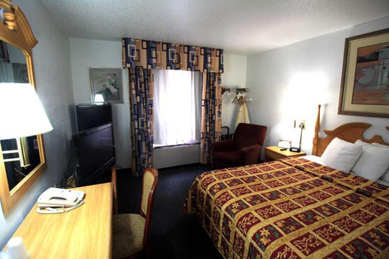 Norwood Inn And Suites - Minneapolis-St Paul רוזוויל מראה חיצוני תמונה