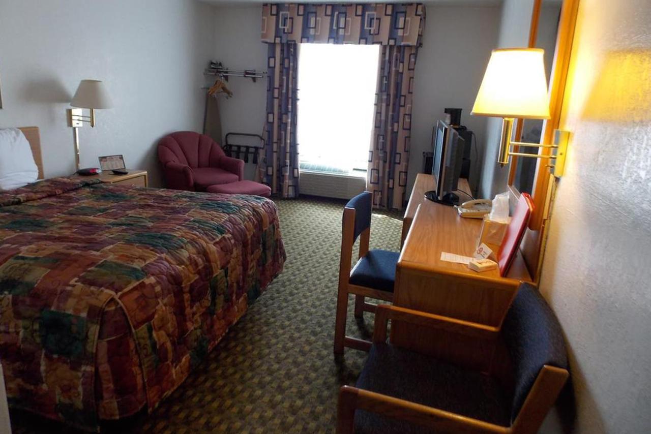 Norwood Inn And Suites - Minneapolis-St Paul רוזוויל מראה חיצוני תמונה