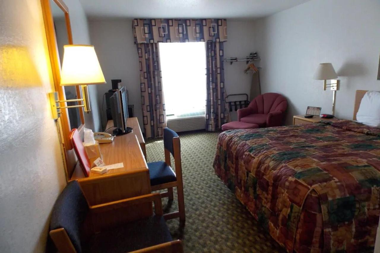Norwood Inn And Suites - Minneapolis-St Paul רוזוויל מראה חיצוני תמונה