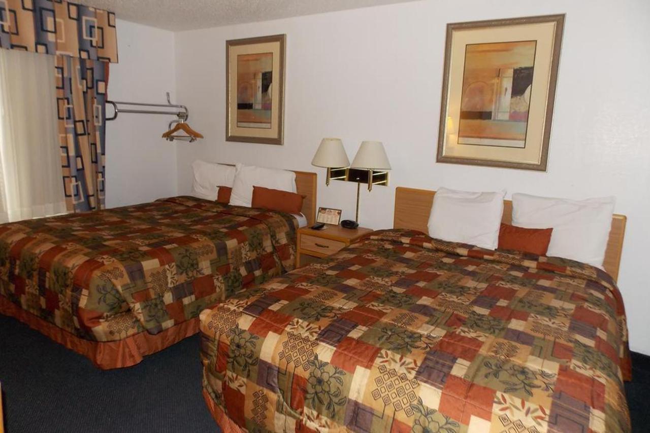 Norwood Inn And Suites - Minneapolis-St Paul רוזוויל מראה חיצוני תמונה