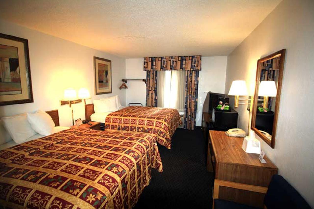 Norwood Inn And Suites - Minneapolis-St Paul רוזוויל מראה חיצוני תמונה