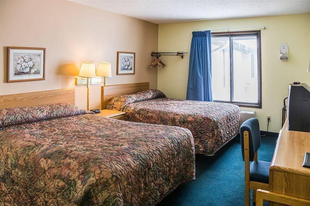 Norwood Inn And Suites - Minneapolis-St Paul רוזוויל מראה חיצוני תמונה