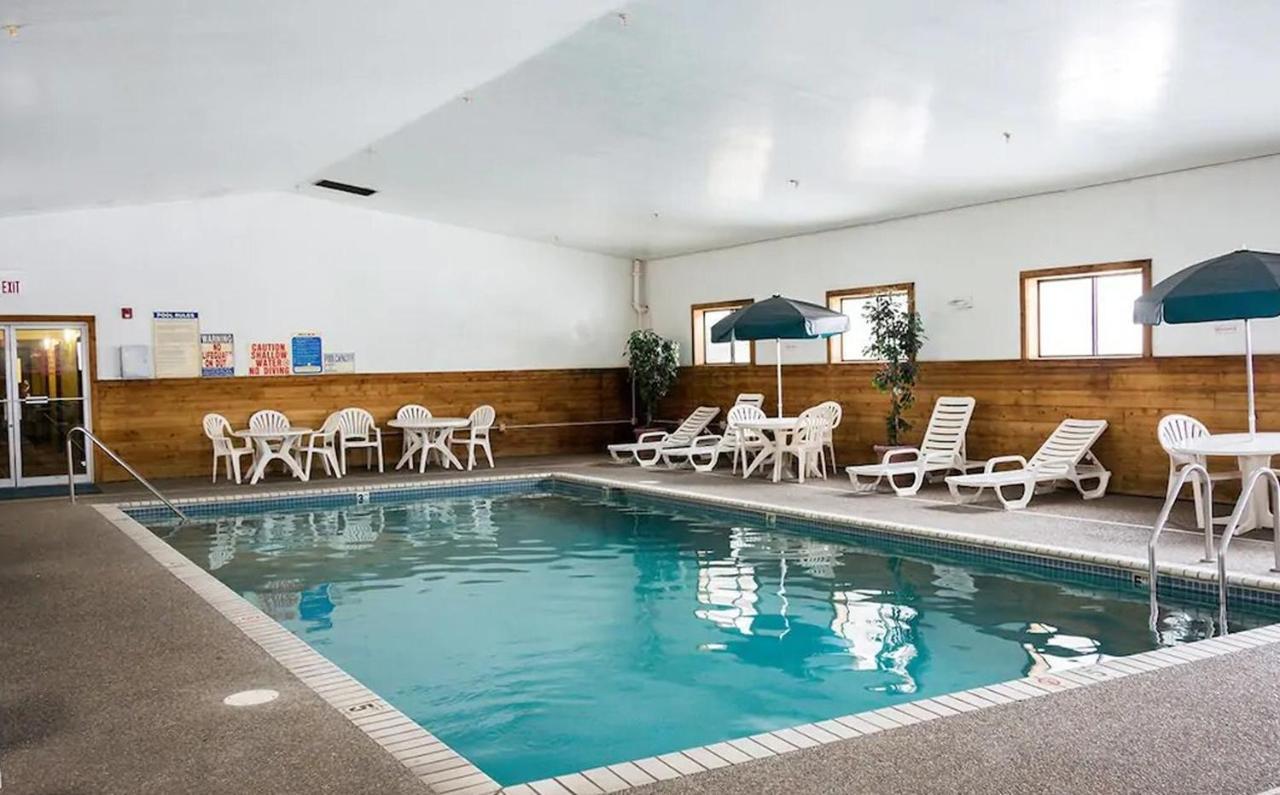 Norwood Inn And Suites - Minneapolis-St Paul רוזוויל מראה חיצוני תמונה