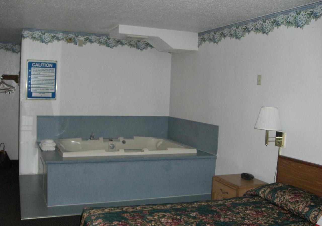 Norwood Inn And Suites - Minneapolis-St Paul רוזוויל מראה חיצוני תמונה