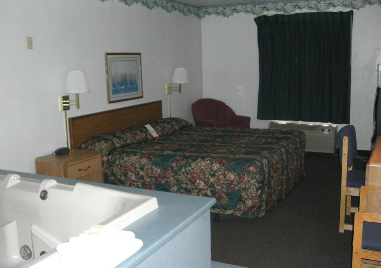 Norwood Inn And Suites - Minneapolis-St Paul רוזוויל מראה חיצוני תמונה