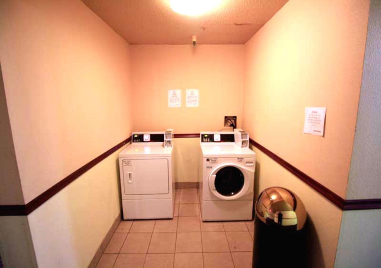 Norwood Inn And Suites - Minneapolis-St Paul רוזוויל מראה חיצוני תמונה