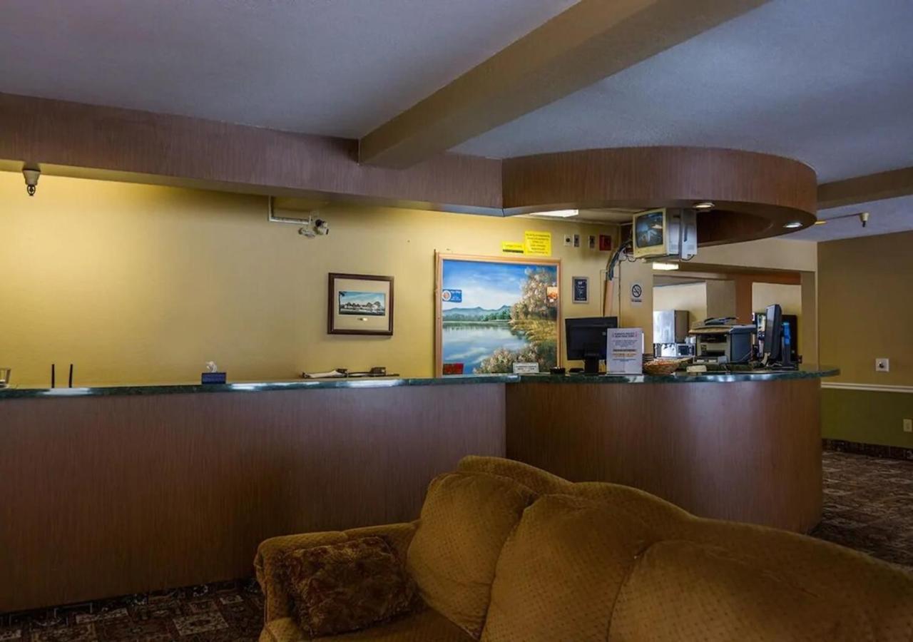 Norwood Inn And Suites - Minneapolis-St Paul רוזוויל מראה חיצוני תמונה